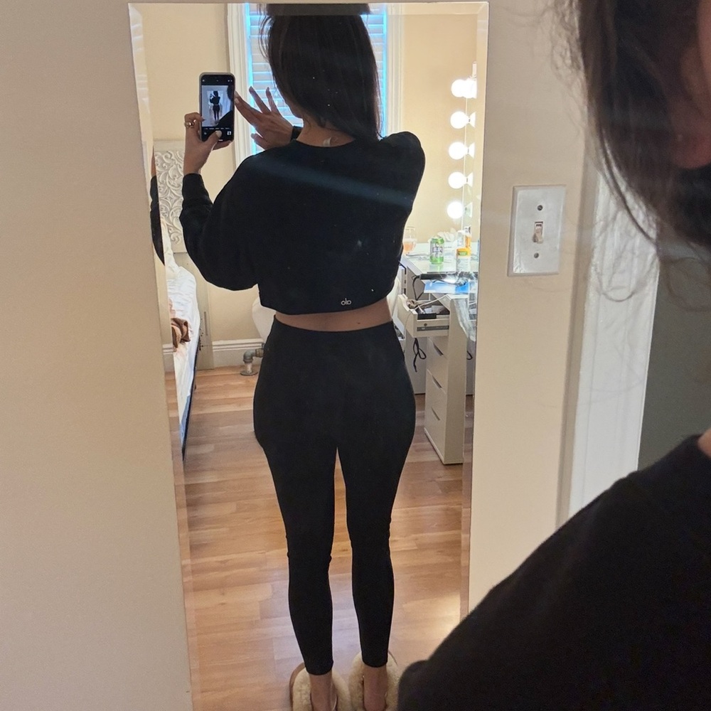ALO Yoga Black Long Sleeve Crop Top - Picture 7 of 7